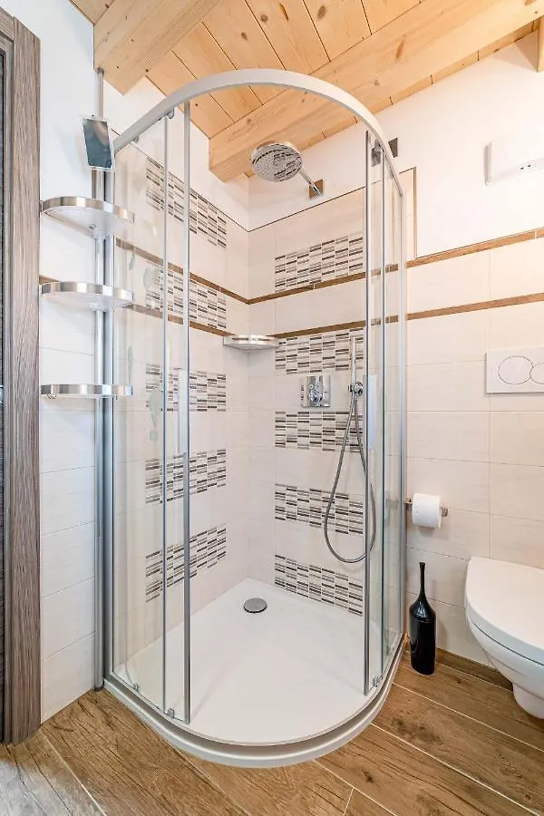 Blizzard Apartments 아라바